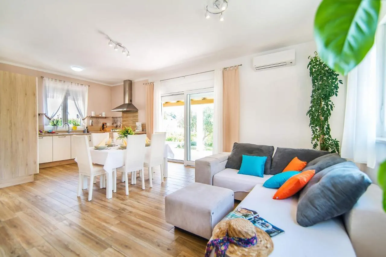 Villa Ladonja By Villa Plus Pula Croatia